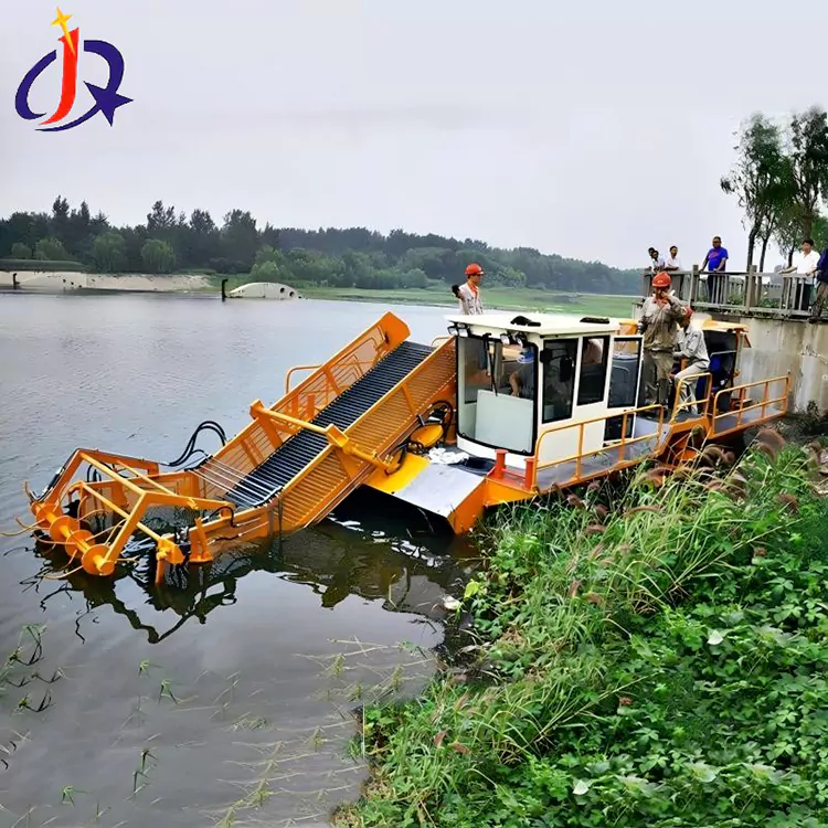 히아신스와 개구리밥 절단기 보트